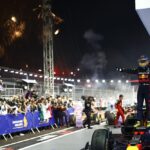 F1 Singapore: Vince Perez con 5″ di penalità, sul podio Leclerc e Sainz